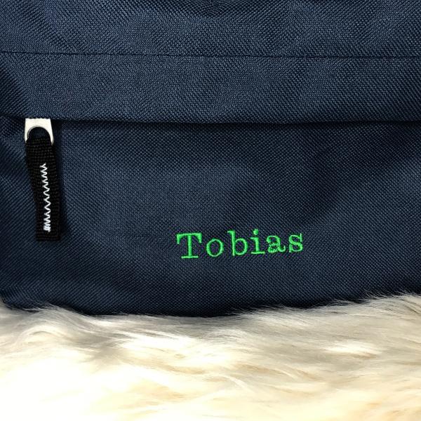 Kindergartenrucksack dunkelblau mit Traktor und Namen "Tobias" bestickt -sofort lieferbar-